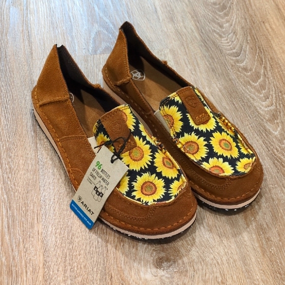 Ariat Shoes - 💛🌻 New In Box Ariat Sunflower Patterned Loafers Women's size 7 B 🌻💛